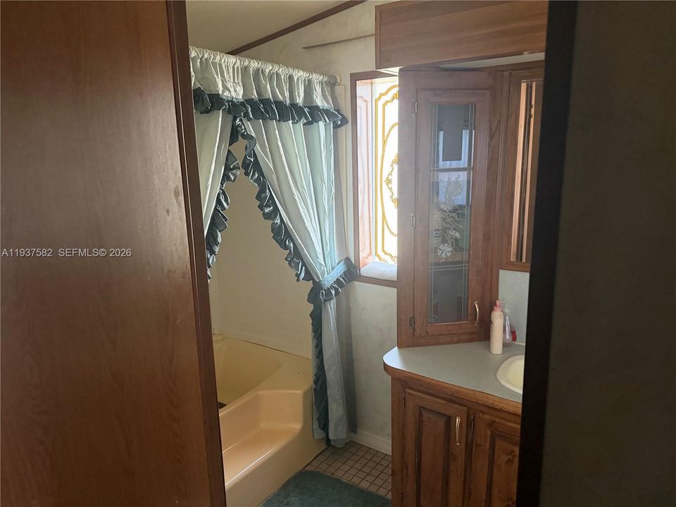 待售: $200,000 (2 贝兹, 2 浴室, 924 平方英尺)