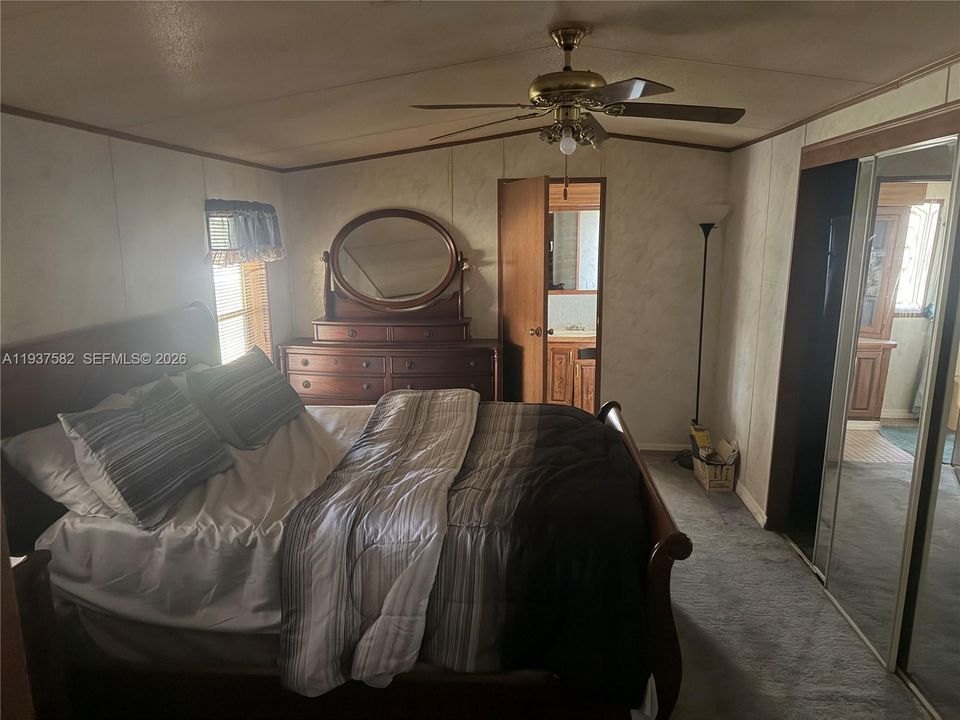 待售: $200,000 (2 贝兹, 2 浴室, 924 平方英尺)