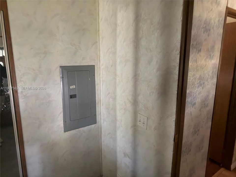 待售: $200,000 (2 贝兹, 2 浴室, 924 平方英尺)