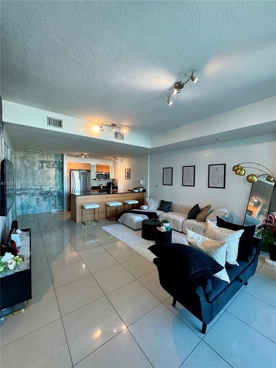 出租: $2,500 (0 贝兹, 1 浴室, 655 平方英尺)