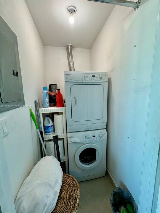 出租: $2,500 (0 贝兹, 1 浴室, 655 平方英尺)