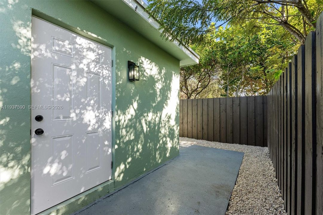 For Rent: $1,850 (1 beds, 1 baths, 700 Square Feet)