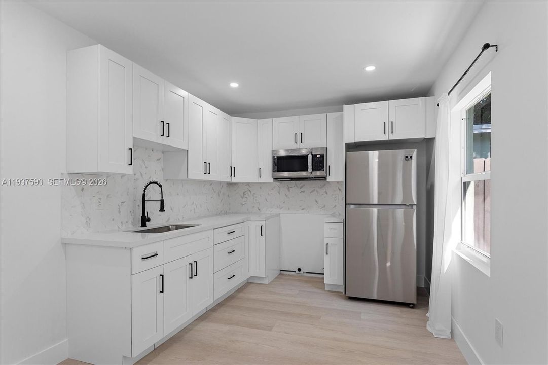 For Rent: $1,850 (1 beds, 1 baths, 700 Square Feet)