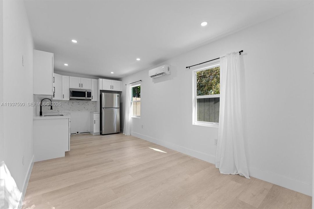 For Rent: $1,850 (1 beds, 1 baths, 700 Square Feet)