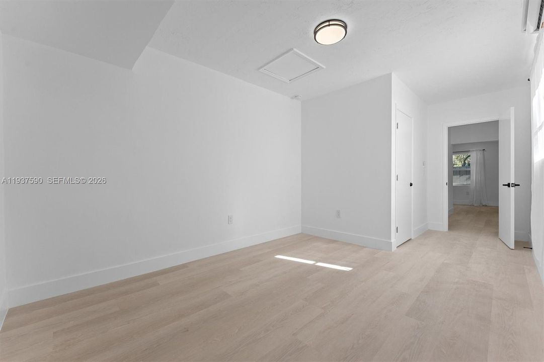 For Rent: $1,850 (1 beds, 1 baths, 700 Square Feet)