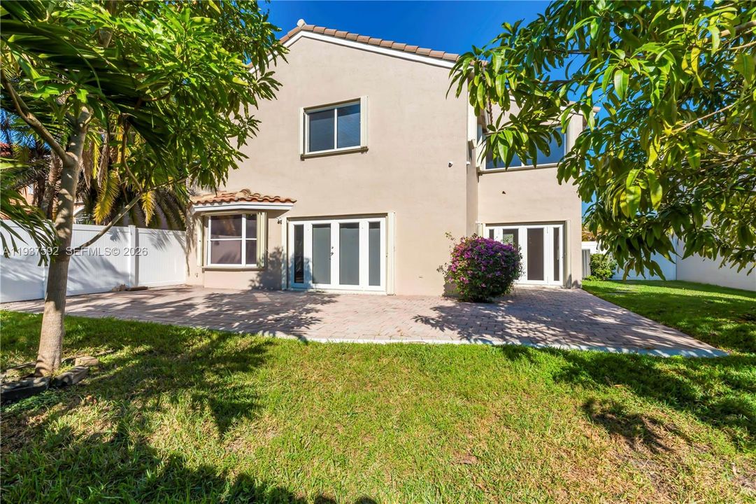 出租: $4,500 (4 贝兹, 2 浴室, 2530 平方英尺)