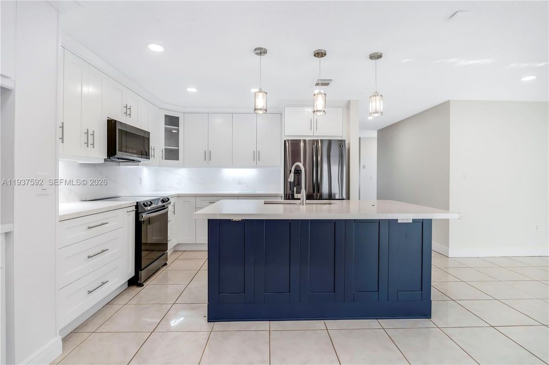 出租: $4,500 (4 贝兹, 2 浴室, 2530 平方英尺)