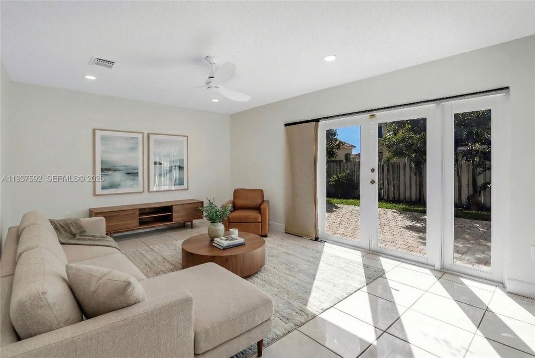 出租: $4,500 (4 贝兹, 2 浴室, 2530 平方英尺)