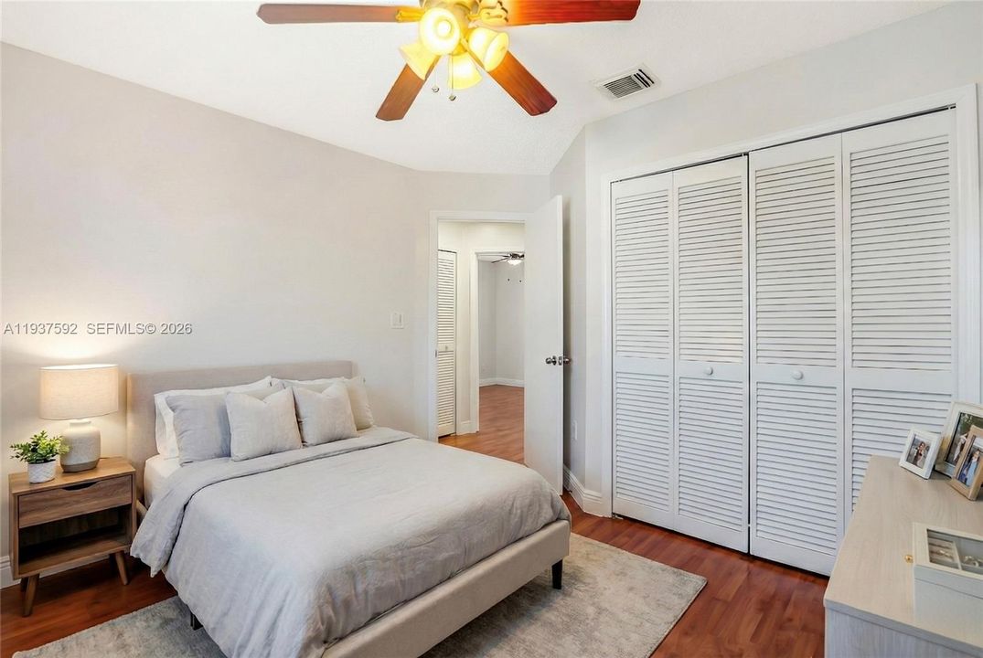 出租: $4,500 (4 贝兹, 2 浴室, 2530 平方英尺)