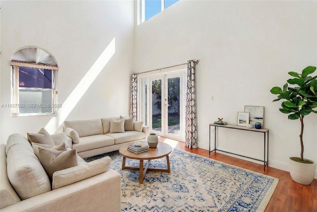 出租: $4,500 (4 贝兹, 2 浴室, 2530 平方英尺)