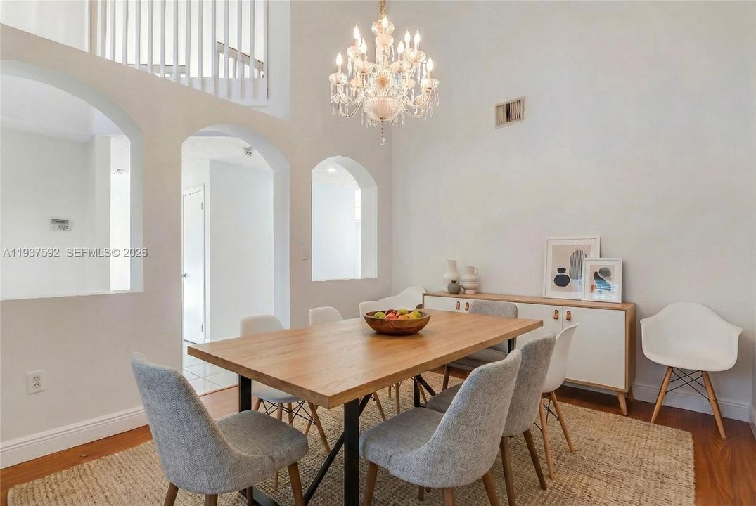 出租: $4,500 (4 贝兹, 2 浴室, 2530 平方英尺)