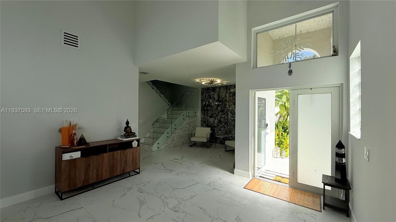 En Venta: $950,000 (5 camas, 3 baños, 2814 Pies cuadrados)