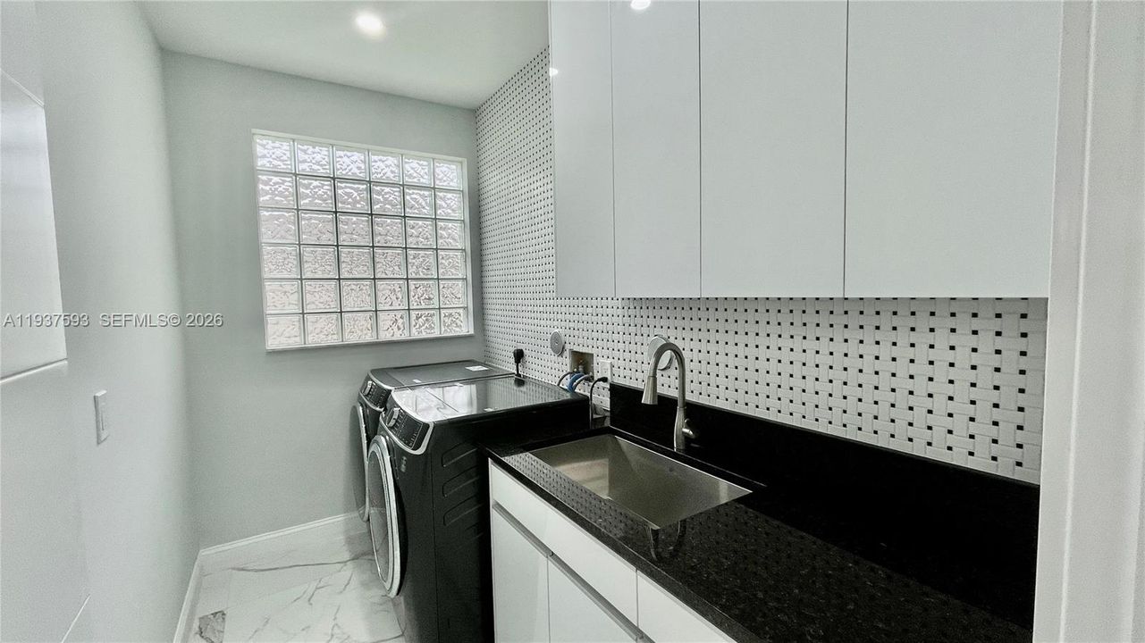 En Venta: $950,000 (5 camas, 3 baños, 2814 Pies cuadrados)