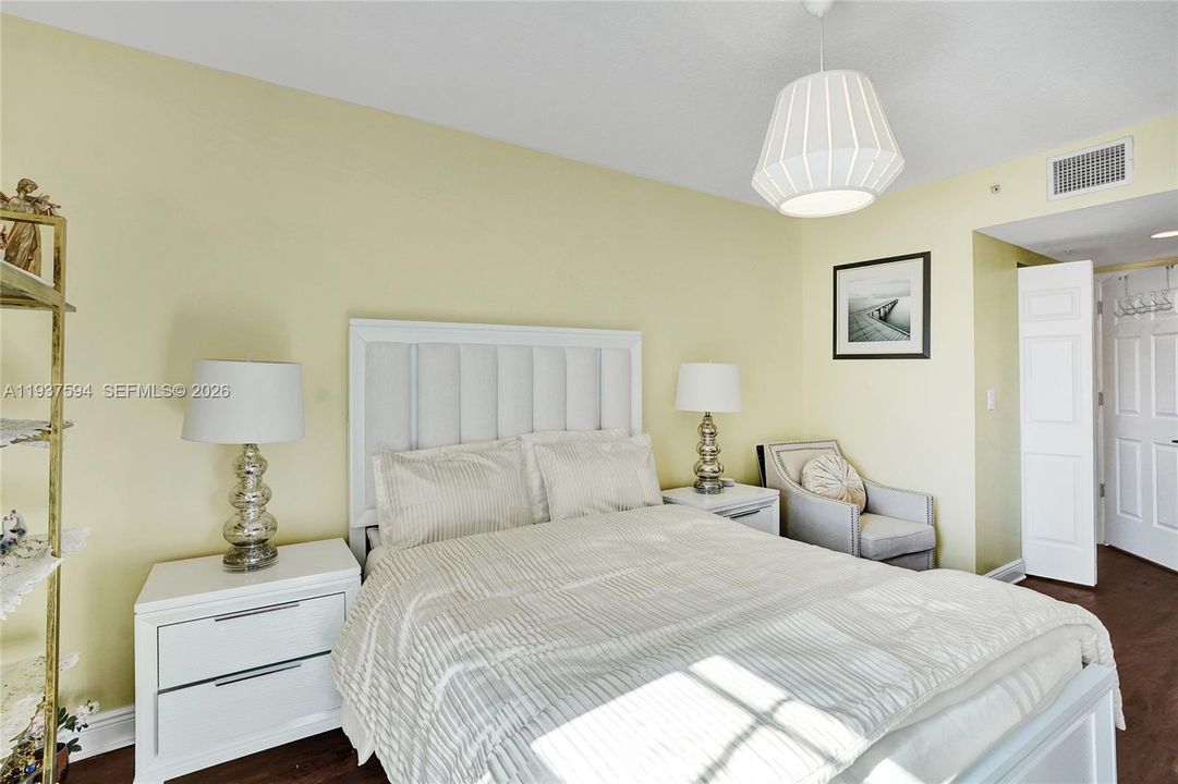 En Venta: $459,000 (2 camas, 2 baños, 1130 Pies cuadrados)