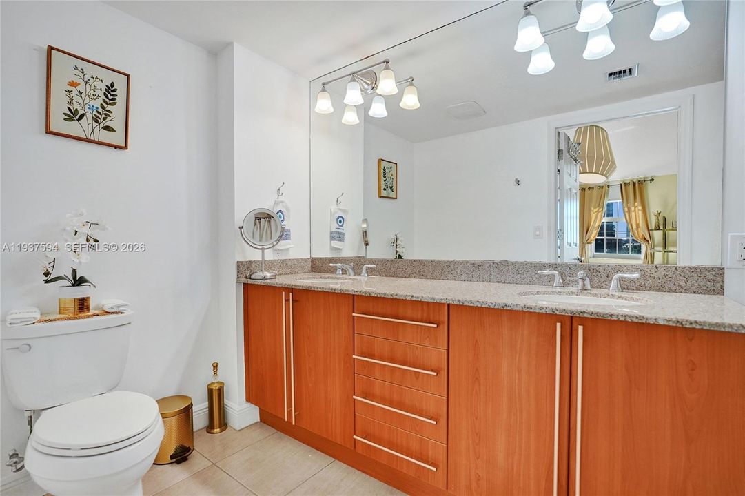 En Venta: $459,000 (2 camas, 2 baños, 1130 Pies cuadrados)