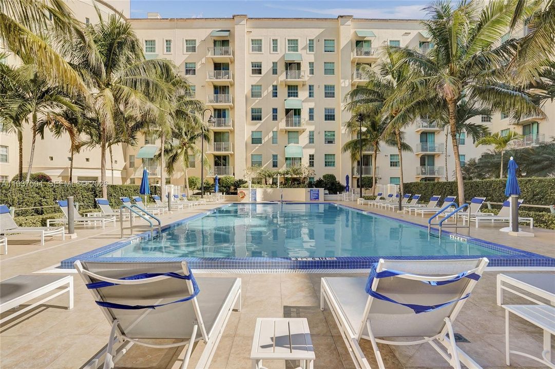 En Venta: $459,000 (2 camas, 2 baños, 1130 Pies cuadrados)