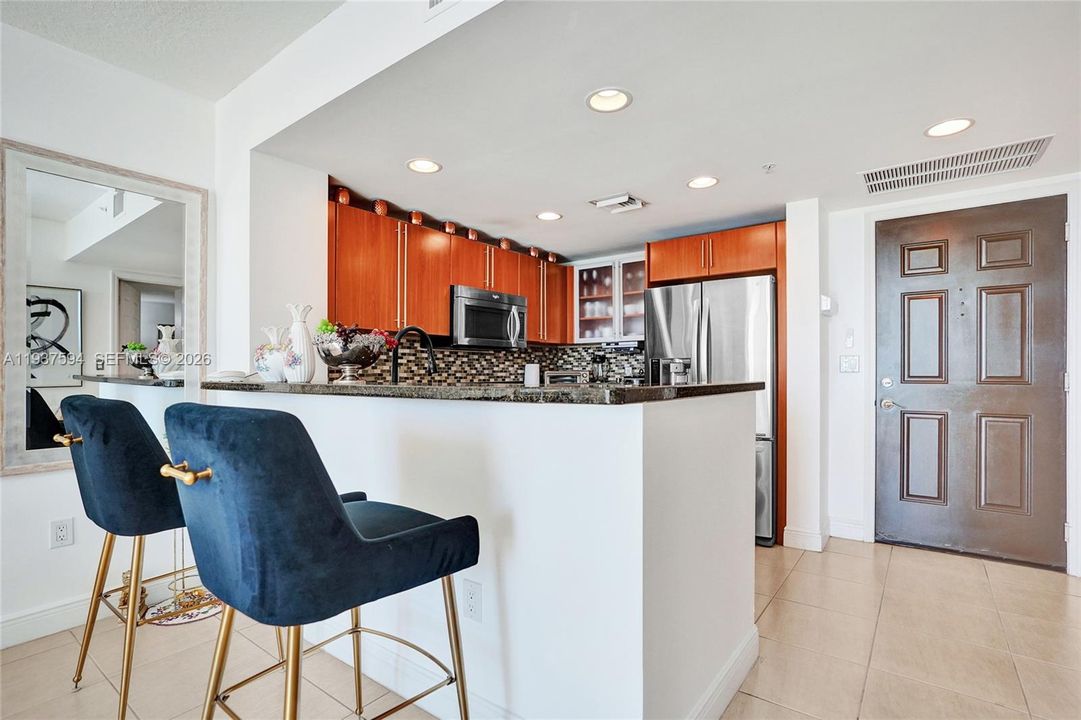 En Venta: $459,000 (2 camas, 2 baños, 1130 Pies cuadrados)