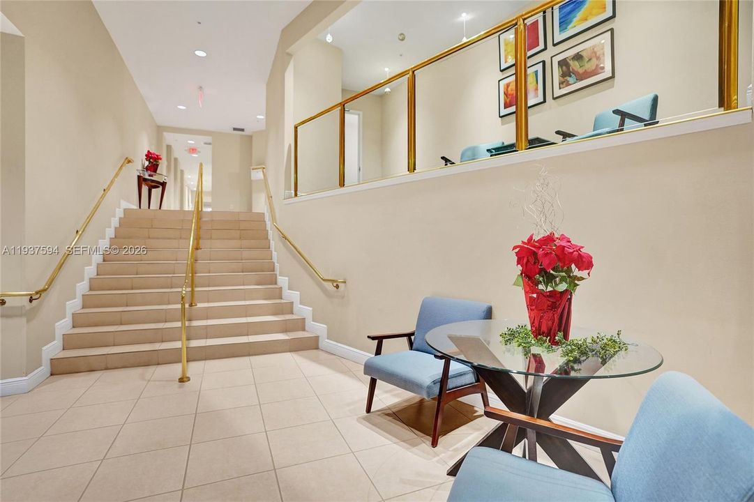 En Venta: $459,000 (2 camas, 2 baños, 1130 Pies cuadrados)