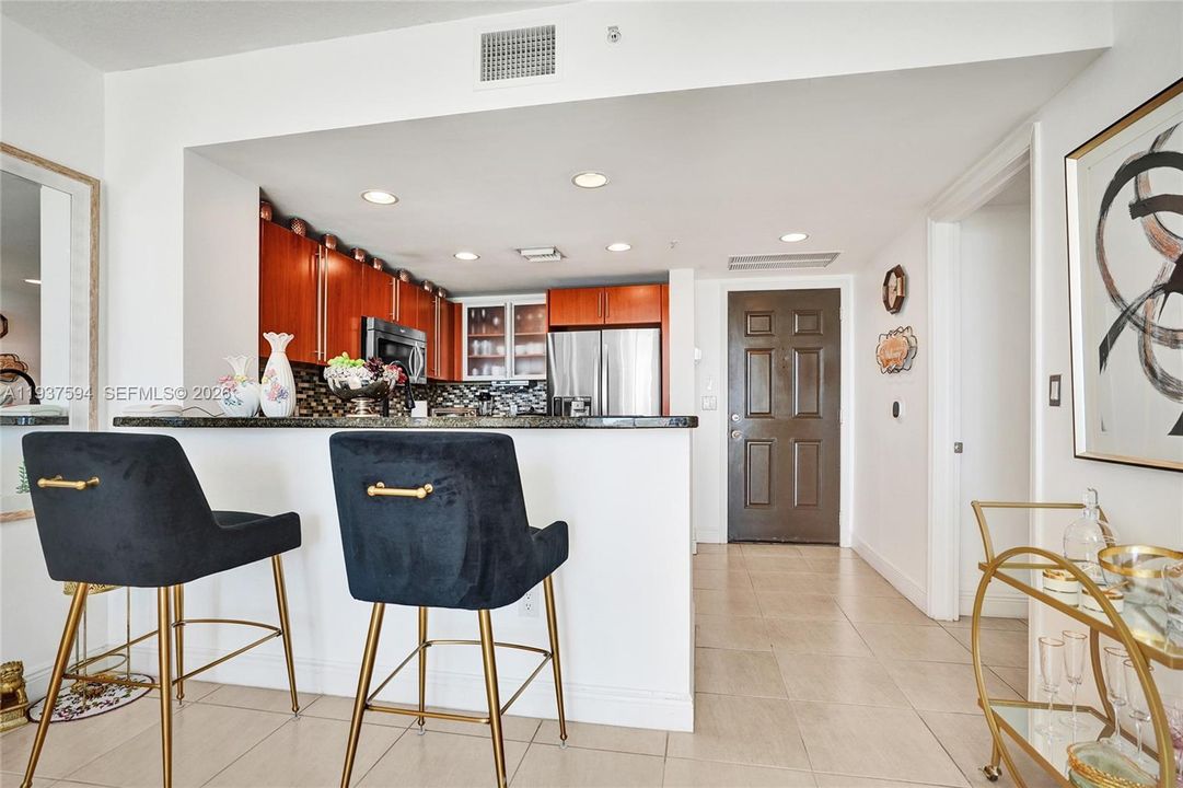 En Venta: $459,000 (2 camas, 2 baños, 1130 Pies cuadrados)