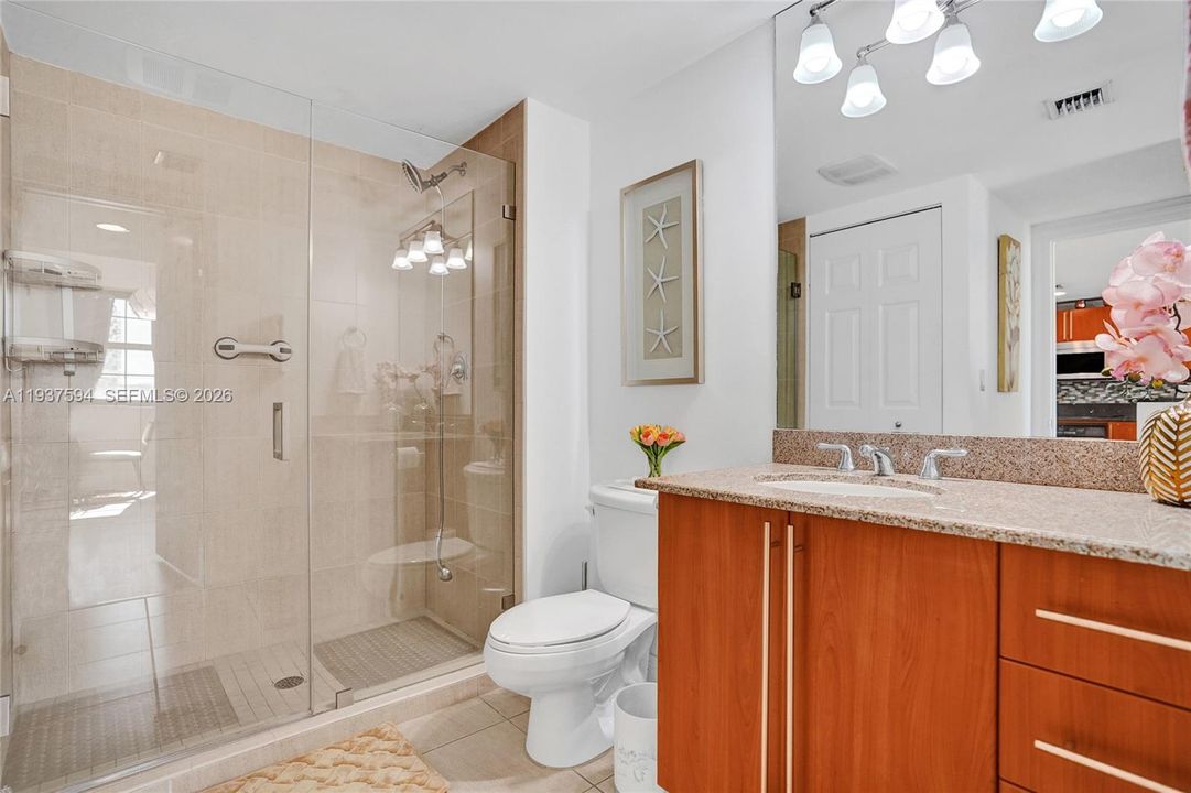 En Venta: $459,000 (2 camas, 2 baños, 1130 Pies cuadrados)