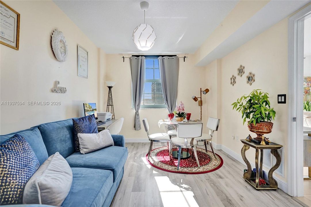 En Venta: $459,000 (2 camas, 2 baños, 1130 Pies cuadrados)