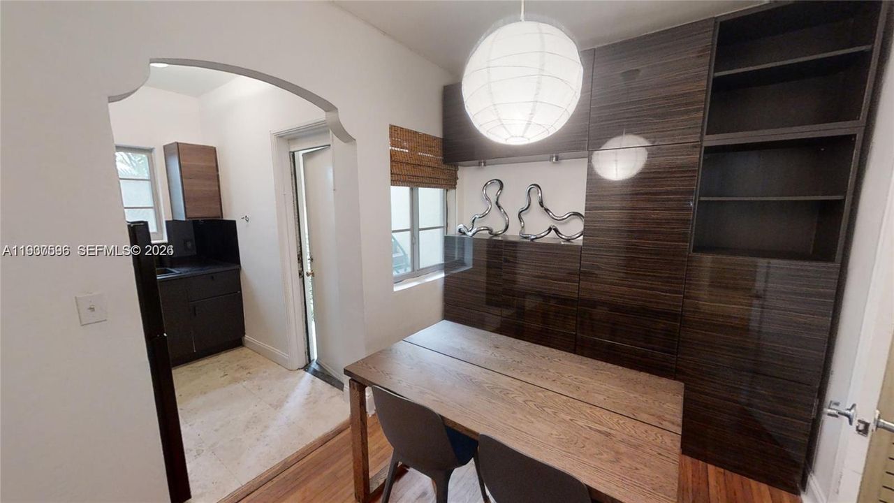 出租: $2,300 (1 贝兹, 1 浴室, 704 平方英尺)