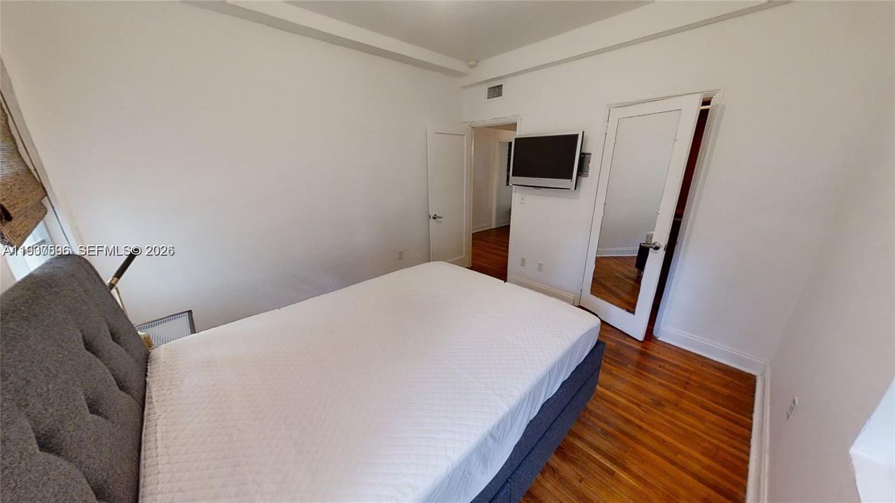 出租: $2,300 (1 贝兹, 1 浴室, 704 平方英尺)