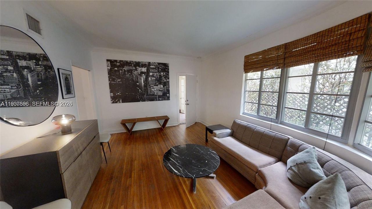 出租: $2,300 (1 贝兹, 1 浴室, 704 平方英尺)