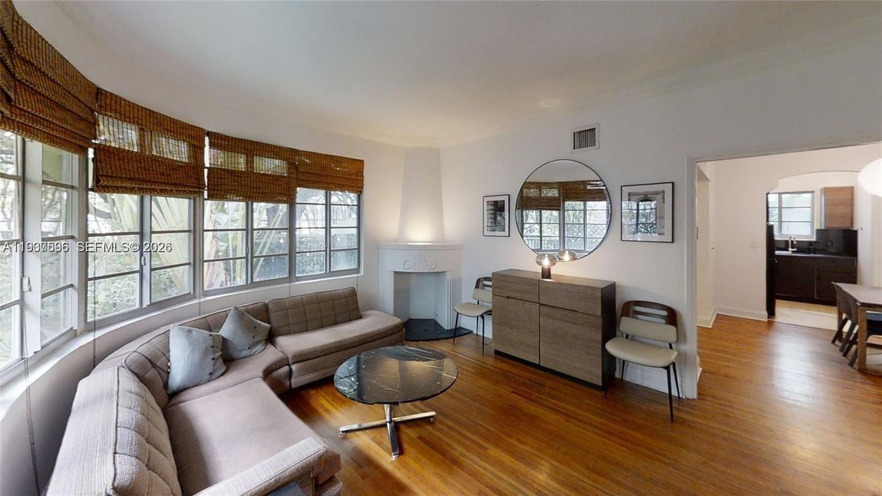 出租: $2,300 (1 贝兹, 1 浴室, 704 平方英尺)