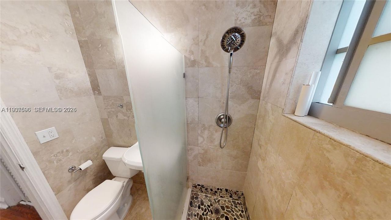 出租: $2,300 (1 贝兹, 1 浴室, 704 平方英尺)