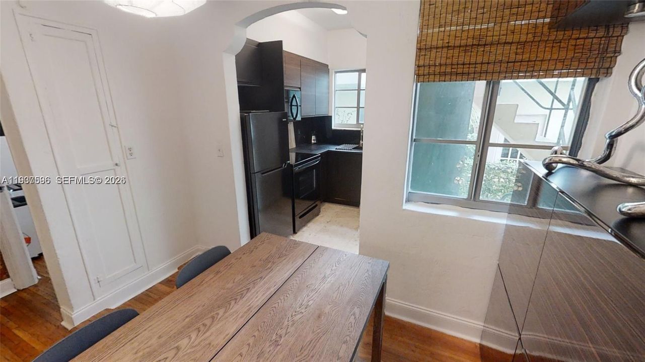 出租: $2,300 (1 贝兹, 1 浴室, 704 平方英尺)