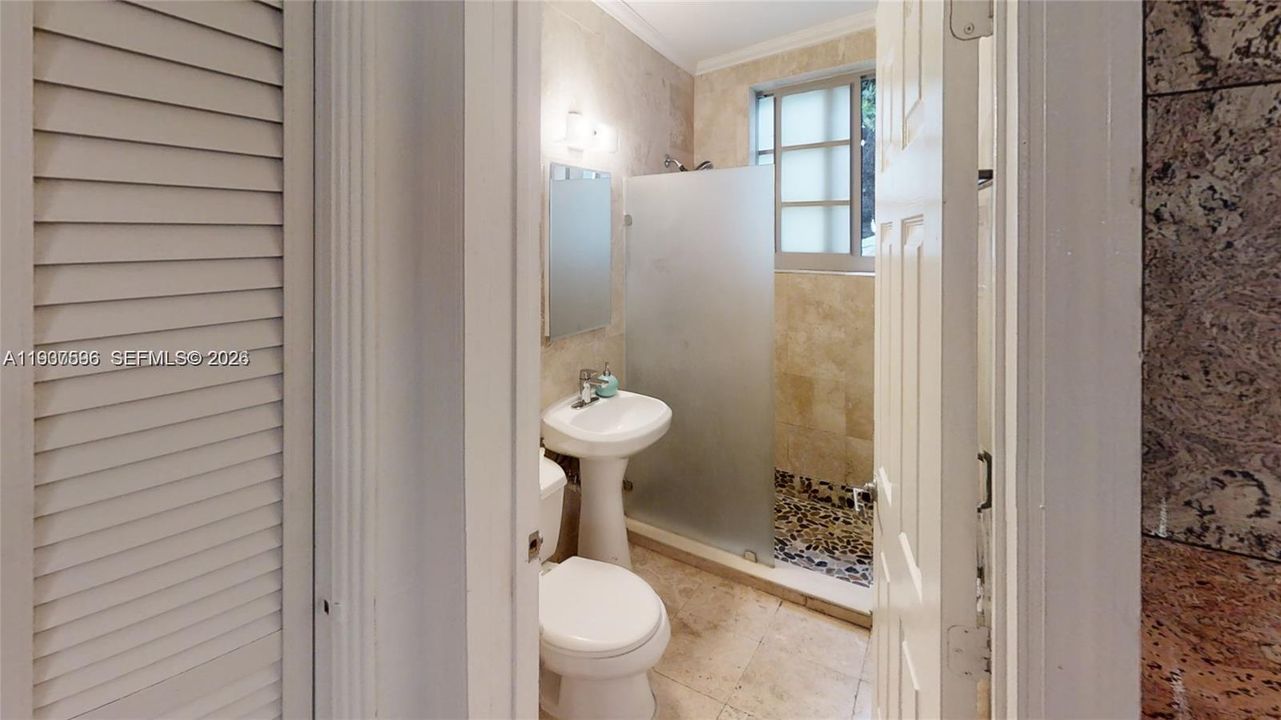 出租: $2,300 (1 贝兹, 1 浴室, 704 平方英尺)