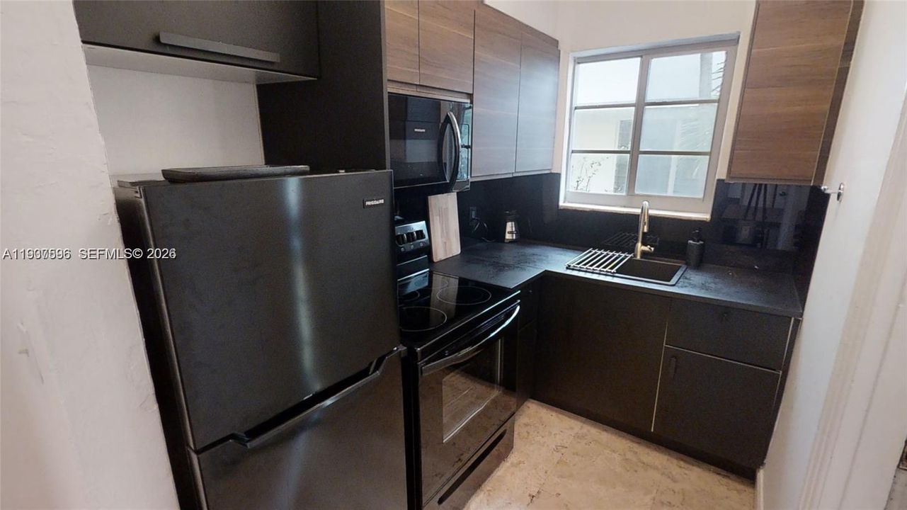 出租: $2,300 (1 贝兹, 1 浴室, 704 平方英尺)