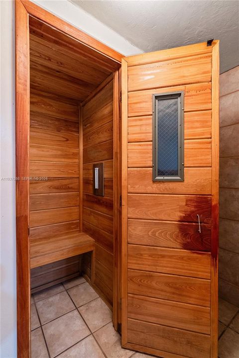 出租: $2,500 (1 贝兹, 1 浴室, 787 平方英尺)