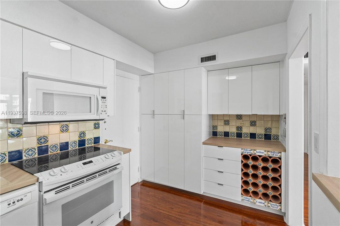 出租: $2,500 (1 贝兹, 1 浴室, 787 平方英尺)