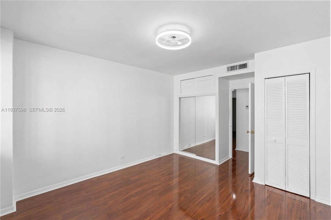 出租: $2,500 (1 贝兹, 1 浴室, 787 平方英尺)