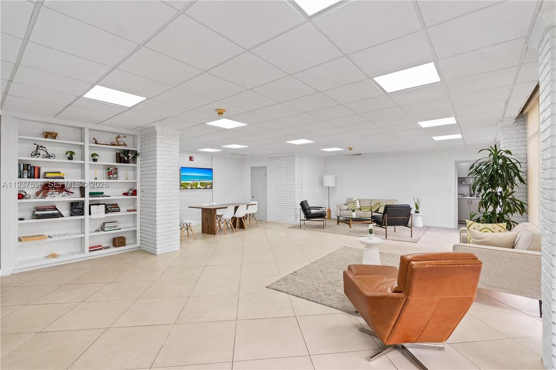 出租: $2,500 (1 贝兹, 1 浴室, 787 平方英尺)