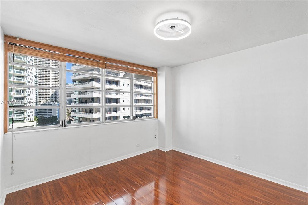 出租: $2,500 (1 贝兹, 1 浴室, 787 平方英尺)