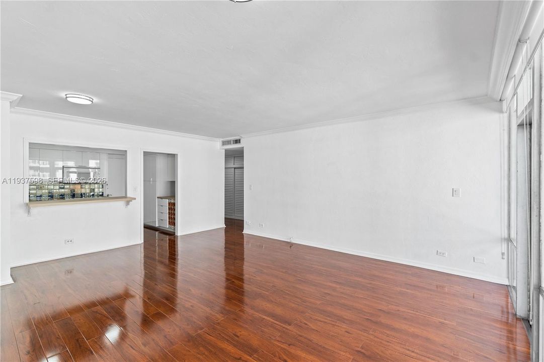 出租: $2,500 (1 贝兹, 1 浴室, 787 平方英尺)