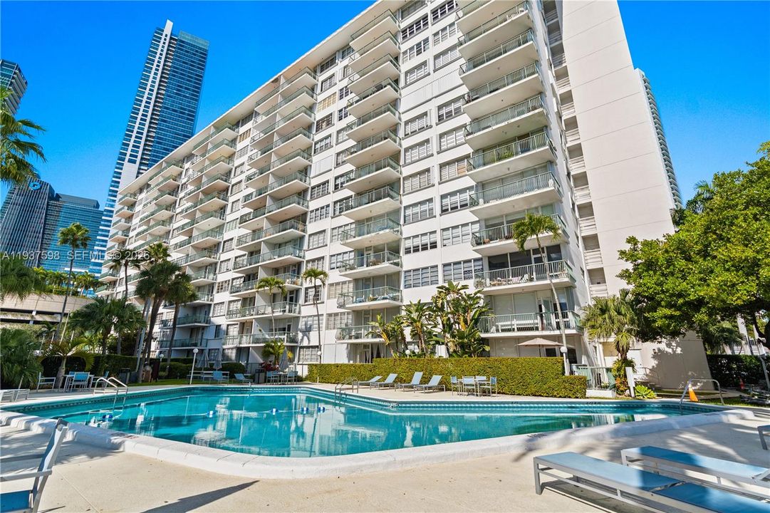 出租: $2,500 (1 贝兹, 1 浴室, 787 平方英尺)