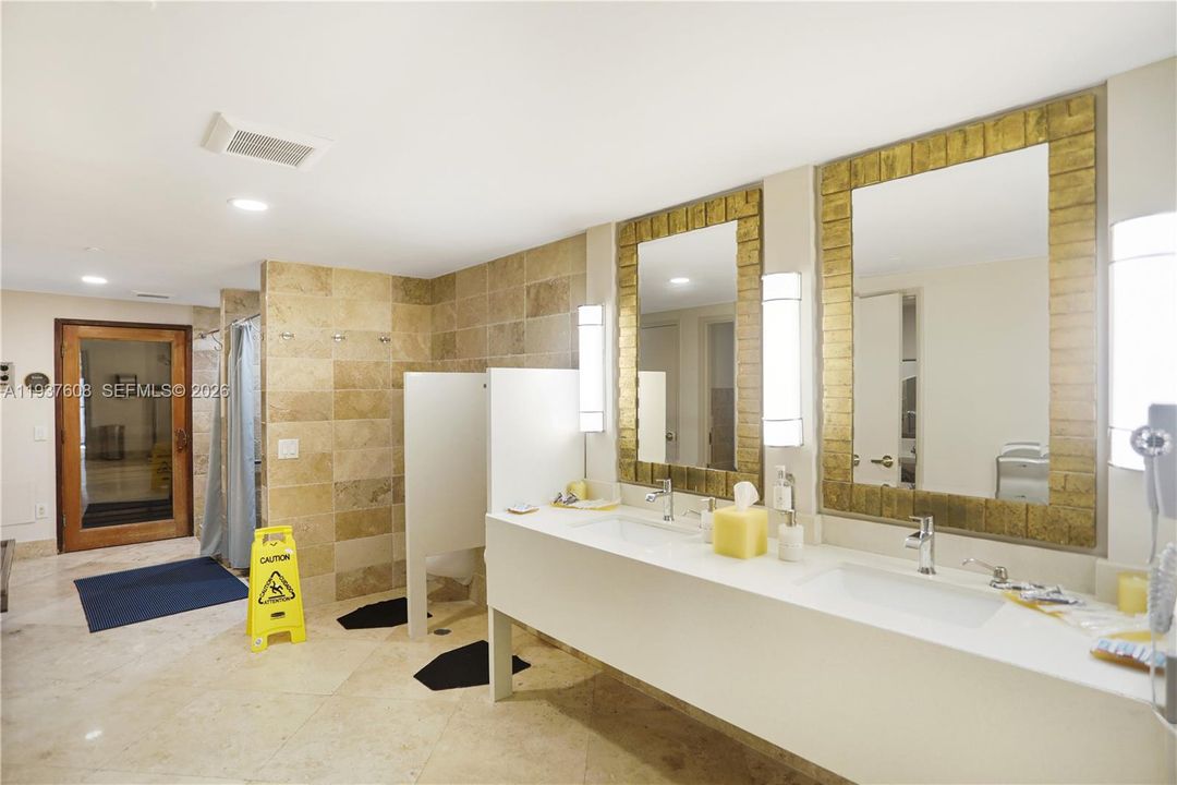 For Sale: $1,995,000 (3 beds, 3 baths, 2090 Square Feet)