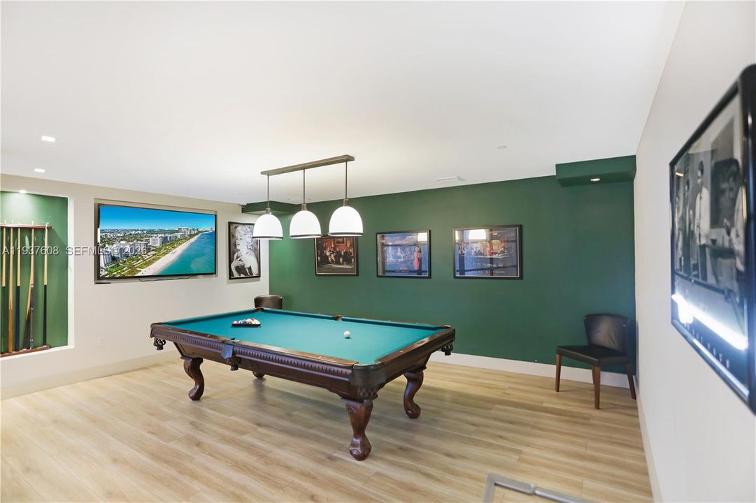 For Sale: $1,995,000 (3 beds, 3 baths, 2090 Square Feet)