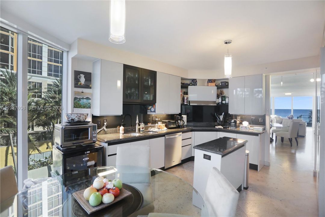 For Sale: $1,995,000 (3 beds, 3 baths, 2090 Square Feet)