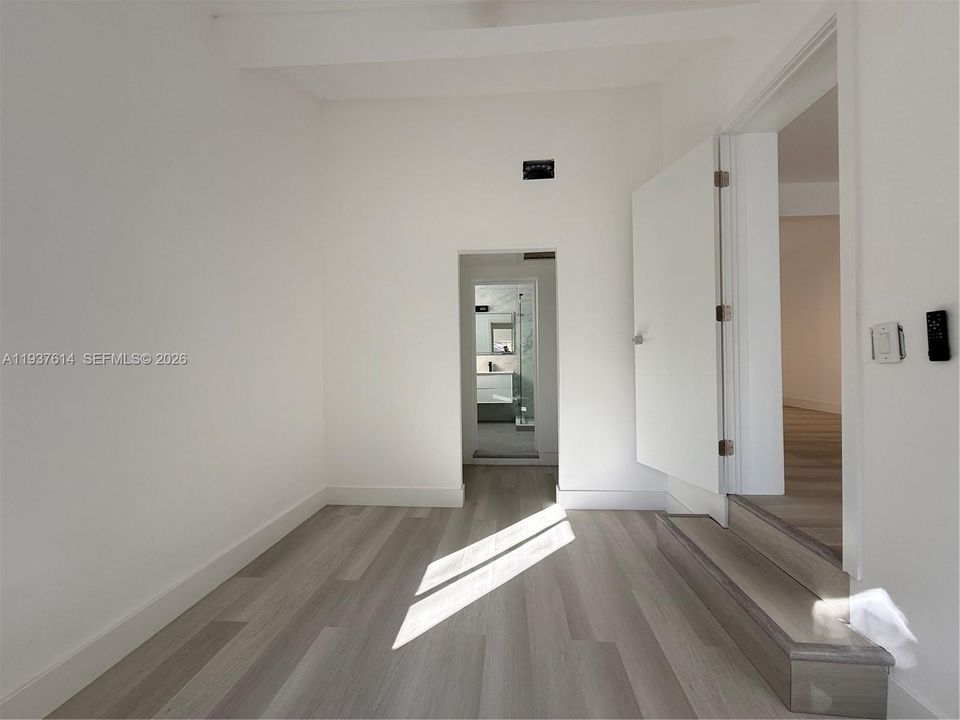 出租: $4,100 (3 贝兹, 2 浴室, 1268 平方英尺)