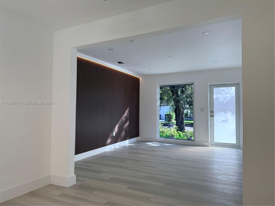 出租: $4,100 (3 贝兹, 2 浴室, 1268 平方英尺)