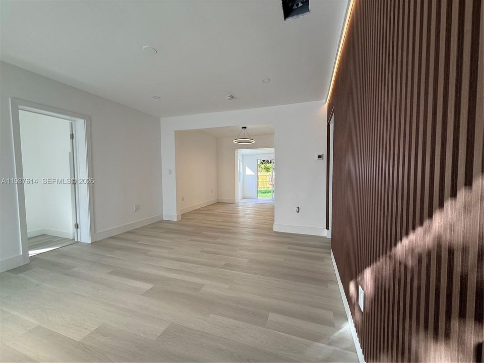 出租: $4,100 (3 贝兹, 2 浴室, 1268 平方英尺)