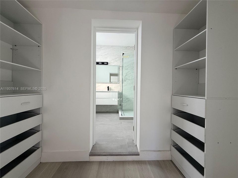 出租: $4,100 (3 贝兹, 2 浴室, 1268 平方英尺)