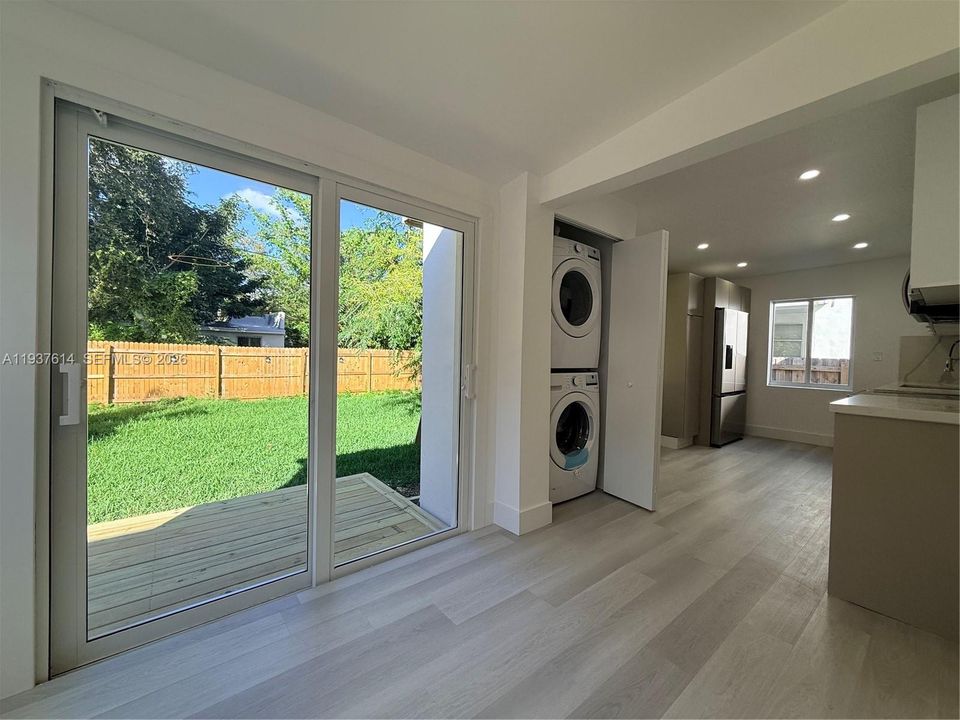 出租: $4,100 (3 贝兹, 2 浴室, 1268 平方英尺)