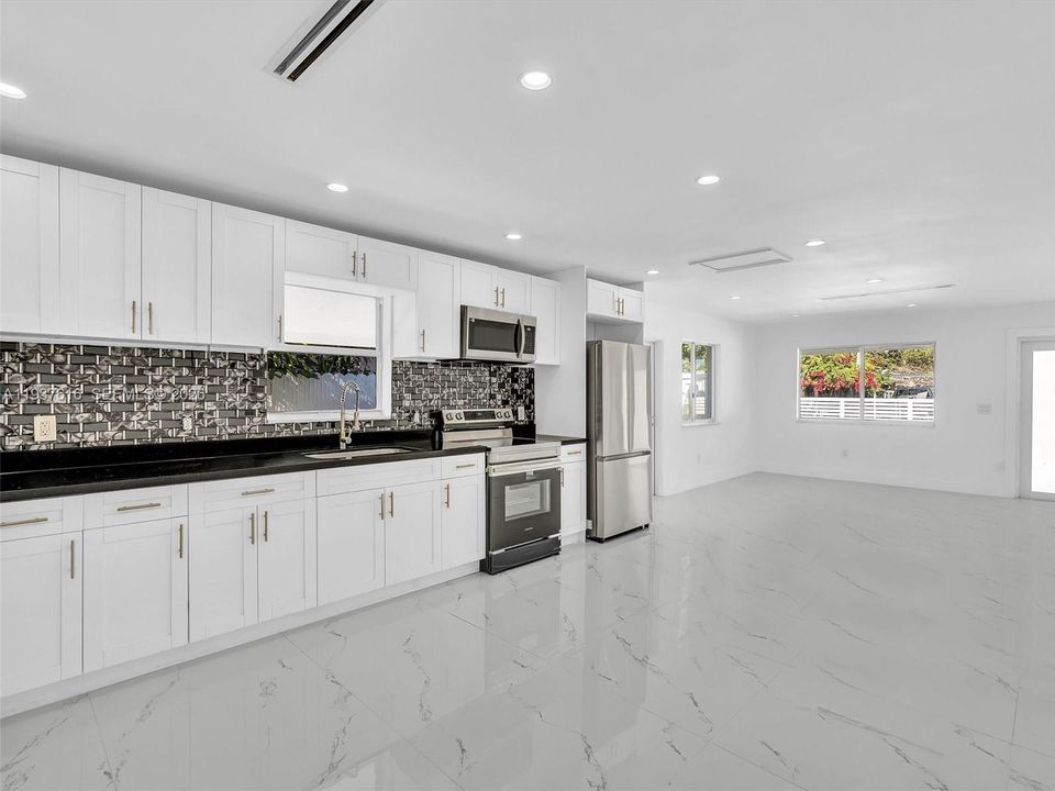 出租: $3,500 (3 贝兹, 2 浴室, 1554 平方英尺)