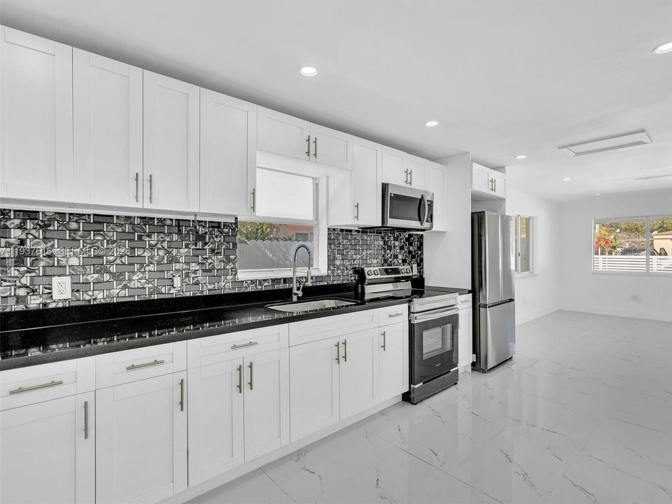 出租: $3,500 (3 贝兹, 2 浴室, 1554 平方英尺)